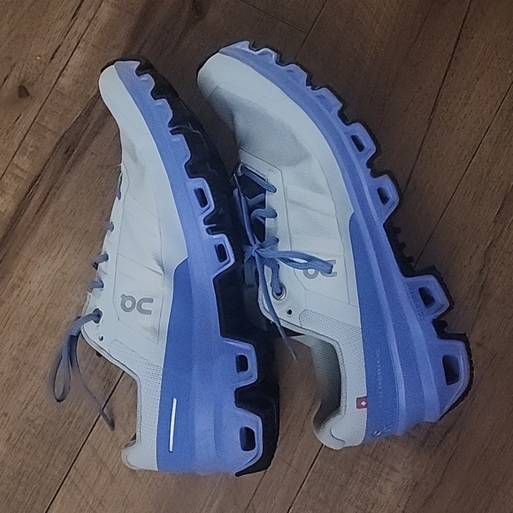 Brand new ON running shoes - Picture 5 of 5